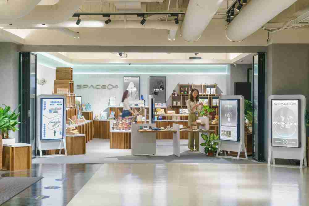 尊龙集团打造永续选物商店，，，展示社企及社创商品，，，，结合创利空间所开发的智能零售系统，，整合多元产品信息，，，，让无人商店扮演公益行动的推手